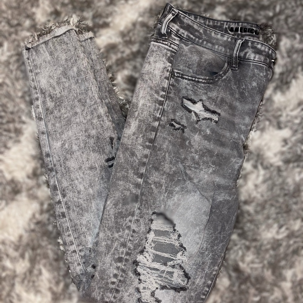 American Eagle Gray distressed jeans ⚡️